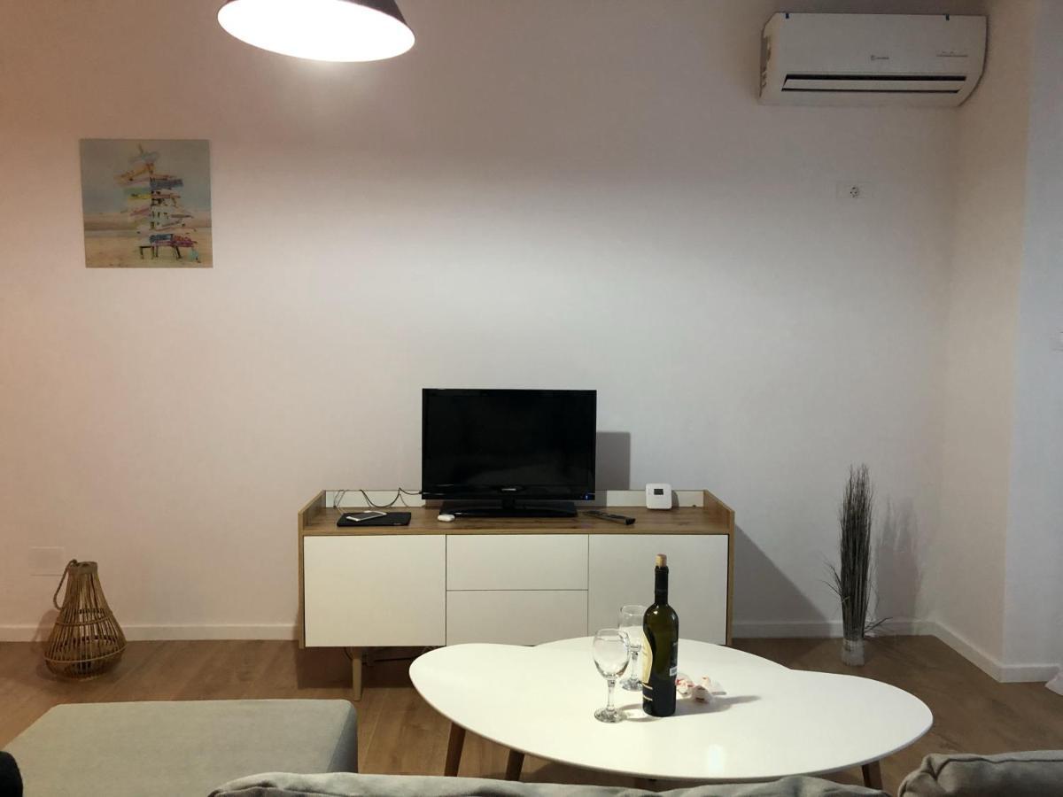 Ap Chronos - HiSpeed Internet - Free parking - Elevator Appartement Timişoara Buitenkant foto